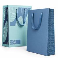 Sac fourre-tout en papier kraft recyclable de luxe haut de gamme, durable, avec poignée en ruban pour l'emballage de vêtements