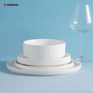 Service de vaisselle de luxe blanc 16 pièces en porcelaine osseuse nouveau kit d'assiettes en porcelaine pour usage domestique sûr et personnalisable pour les hôtels - Product Image 3