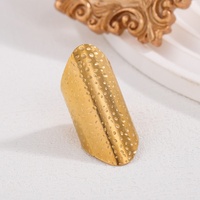 Frauen Retro Edelstahl Wide Face Ring Gold Einzigartiges übertriebenes geometrisches Design für Hochzeiten Geschenke Partys Großhandel
