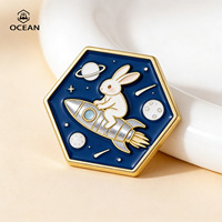 Fournisseurs chinois de pin's de revers en argent, fabricants de pin's de revers personnalisés en émail souple