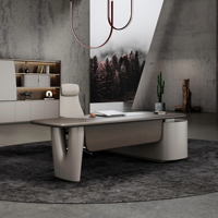 Bureau de direction moderne de luxe avec base sculpturale en Y, mur de rangement LED et chaise pour suite de bureau design complète