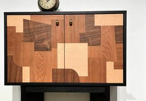 Aparador Moderno de Madera con Marquetería Geométrica, Gabinete de Almacenamiento de 2 Puertas con Tiradores de Latón, Mueble de Sala de Estar Estilo Mid-Century - Product Image 5