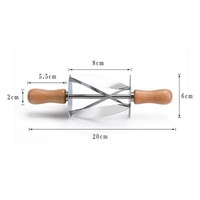 Rouleau à découper manuel en acier inoxydable avec manche en bois pour beurre, pain et croissants, idéal pour la pâtisserie et la boulangerie (vente en gros XR)