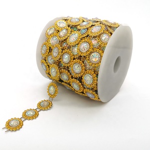 Commercio all'ingrosso ab di cristallo del diamante in oro fiore di plastica piedistallo di pietra catena della tazza del rhinestone roll <span class=keywords><strong>per</strong></span> abito da sposa - Product Image 2