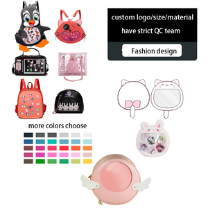 Tùy Chỉnh Trong Suốt PVC Cửa Sổ Của Phụ Nữ Hai Cánh Xách Tay PU Dây Kéo Đóng Cửa Sản Xuất Hiển Thị Pins ITA Ba Lô - Product Image 1