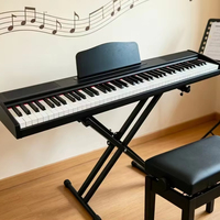 Piano numérique 88 touches lestées, finition PVC imitation bois, alimentation 5V, prise casque pour sortie MIDI, idéal pour débutants