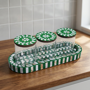 Ensemble de 3 pots à épices sur plateau avec couvercles en bois incrustés de coquillages verts United Trade World - Product Image 3