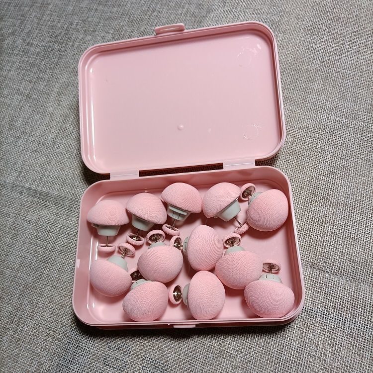 Boîte de rangement rose, lot de 12, avec clous en tissu et épingles en acier.