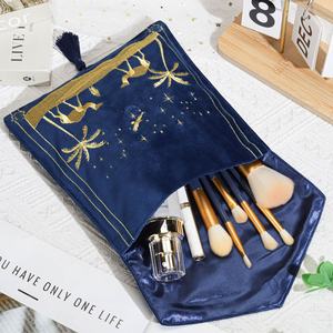 ซองกำมะหยี่ปักลายหรูหราสำหรับใส่ของชำร่วยงานแต่งงาน พร้อมพู่ห้อย  กระเป๋าใส่เครื่องประดับกำมะหยี่แบบมีฝาปิดสั่งทำพิเศษ - Product Image 4