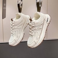 Un fabricant puissant fournit des chaussures de sport décontractées pour femmes, des chaussures à semelles épaisses populaires, des chaussures en maille respirante, et
