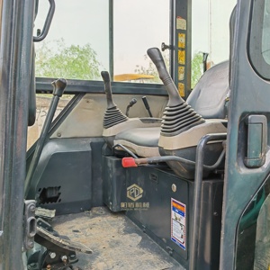 Offre Spéciale – Mini-Excavatrice sur Chenilles d'Occasion Komatsu PC40MR à Rayon Court, 4 Tonnes, Originale du Japon, Compacte, avec Moteur Diesel Komatsu - Product Image 4