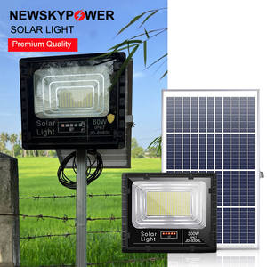 Meilleure vente projecteur solaire IP67 étanche 10-15 heures de fonctionnement 5 mètres de longueur de câble idéal pour les événements de chantiers de construction - Product Image 3