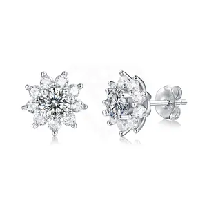 Jewelry S925 Sterling Silver Stud Earrings 0.5 Carat Moissanite Snowflake Claw Setting White Gold Plated Earrings