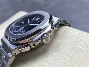 Montre en acier inoxydable Montre mécanique lumineuse carrée classique luxueuse entièrement automatique Luxueuse à la mode et décontractée - Product Image 3