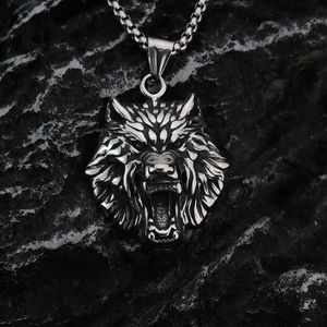 Yunnique Collier pour homme en acier inoxydable avec pendentif tête de loup, design géométrique, cadeau - Product Image 1