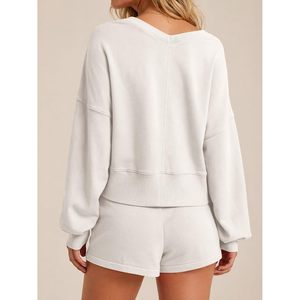 Ensemble de détente 2 pièces pour femme : Sweat-shirt et short, col en V, manches longues, ourlet côtelé, poches, confortable, décontracté, au-dessus du genou, uni, en polyester - Product Image 3