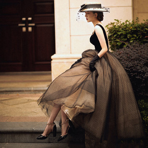 Retro Wedding Dress Black V-Neck A-Line Natural Waist Vintage Style For Studio Travel Photography - Product Image 2