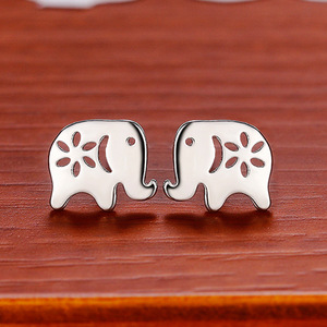 Orecchini a perno a forma di elefante cavo per donna, graziosi gioielli alla moda a forma di animale - Product Image 6