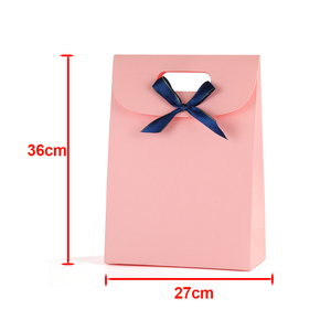 Ensemble cadeau en tissu personnalisé de luxe Ping, foulard en soie imprimé, masque pour les yeux, sac rose, nœud bleu, design exquis pour femmes - Product Image 5