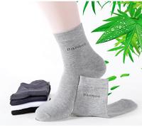 Chaussettes d'affaires pour hommes OEM de qualité supérieure en gros, avec logo personnalisé, respirantes, en bambou biologique, chaussettes d'été déodorantes pures, chaussettes mi-mollet