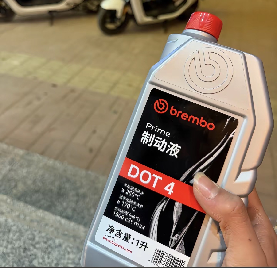 Brembo Original DOT4 Brake Fluid 1L | ≥260℃ Dry Boiling Point | Anti-Vapor Lock Brake Parts Image 4