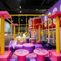 Équipement de terrain de jeux intérieur commercial pour enfants, aire de jeux d'aventure multi-niveaux avec toboggans, piscine à balles et filet d'escalade
