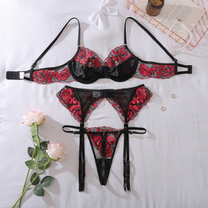 Ensemble de lingerie trois pièces sexy style rétro avec broderie artisanale contrastante et soutien-gorge push-up - Product Image 5