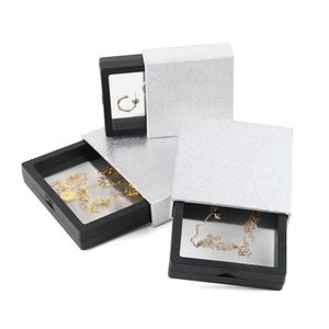 Vassoio in plastica argento lucido con scatola di carta trasparente gioielli da donna tali collane orecchini anelli orologi fatti di cartone - Product Image 6