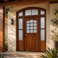 Porte néerlandaise artisanale en bois d'aulne massif et noueux avec transom arqué en verre dépoli et double vitrage latéral, charnières robustes