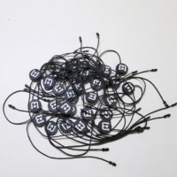 Étiquettes de sécurité réutilisables en plastique transparent noir avec logo personnalisé YH-Custom Fashion Logo Luxury Clothes Tag Seal Eco Friendly Security Rfid
