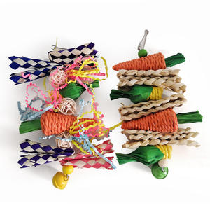 Giocattolo per Uccelli: Striscia di Carota Intrecciata con Corda per Masticare, Palla in Vimini, Accessori per Uccelli Domestici, Prodotto in Cina, Europa e America - Product Image 1
