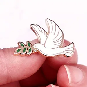 Colombe de la paix Branche d'olivier Broche en émail Broche en alliage Animal Colombe Badge avec technologie de placage pour les fêtes et les fiançailles - Product Image 1