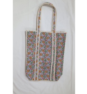 Bolsa Estampada a Mano que Ofrece un Encanto Visual Atemporal, Uso Práctico, Costuras Resistentes y una Forma Inteligente para las Necesidades Diarias - Product Image 1