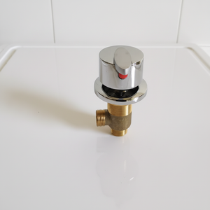 Rubinetto per <span class=keywords><strong>vasca</strong></span> e <span class=keywords><strong>doccia</strong></span> in rame lucidato con maniglia <span class=keywords><strong>a</strong></span> leva e valvola di conversione acqua calda e fredda, con nucleo in ceramica - Product Image 2