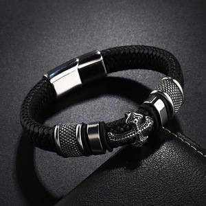 Pulsera de Cuero Negra Estilo Punk para Hombre con Dije de Calavera Plateada, Cierre Magnético y Cadena Trenzada, Ideal para Regalo - Product Image 2