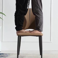 Chaise de salle à manger minimaliste multicouche en métal épaissi, tabouret avec revêtement en cuir, ensemble de salle à manger moderne haut de gamme pour la maison