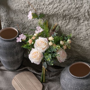 ช่อดอกกุหลาบประดิษฐ์ CallaFloral ทำจากผ้าพลาสติกถัก สำหรับตกแต่งงานแต่งงานและบ้าน CF02105 - Product Image 1