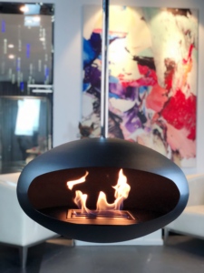 Cheminée suspendue de luxe au bioéthanol, montage au plafond, foyer à feu véritable, chauffage éco-responsable pour hall d'hôtel - Product Image 2