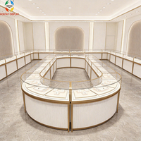 Kiosques de présentation de bijoux de luxe au design moderne et personnalisé Hontay, design incurvé, robustes, de haute qualité, en acier inoxydable doré trempé