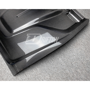 Couverture de compartiment moteur arrière en fibre de carbone sèche style OEM Emira 2.0 pour Lotus Emira 2.0 - Product Image 4