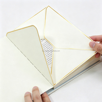Livre souvenir personnalisé de luxe avec couverture rigide et pages enveloppe dorées pour souvenirs