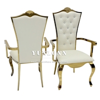 Chaise de salle à manger de luxe moderne, fabriquée en blanc, dossier haut, avec accoudoirs dorés en acier inoxydable, idéale pour la location, les banquets d'hôtel, les événements, les mariages et les couples.