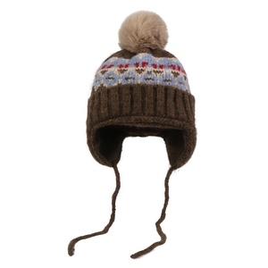 Chapeau en tricot de ski rétro Fair Isle pour femmes Épaissie Chaleur Protection des oreilles Chapeau tricoté <span class=keywords><strong>à</strong></span> <span class=keywords><strong>pompon</strong></span> pour l'automne hiver Tissu de haute qualité - Product Image 6