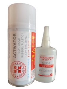 Kit MDF con Attivatore 450ml e Colla Super MDF-1 100g con <span class=keywords><strong>Spray</strong></span> Attivatore per Pannelli in Fibra a Media Densità, Materiali in Pietra, Fogli Acrilici - Product Image 1