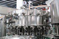 Machine de remplissage automatique de jus, équipement de remplissage à chaud, ligne d'embouteillage de jus de fruits, remplisseur de liquides pour la production de bouteilles en PET et en verre