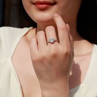 Bague populaire en argent S925 avec moissanite, design de luxe léger à trois pierres, coupe en forme de poire et design de niche