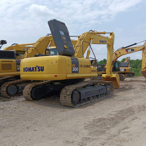 รถขุดไฮดรอลิก Komatsu PC300-8 มือสอง น้ำหนักใช้งาน 30 ตัน กำลัง 197 กิโลวัตต์ พร้อมเครื่องยนต์ เกียร์ และมอเตอร์ มีสินค้าในสต็อก - Product Image 1