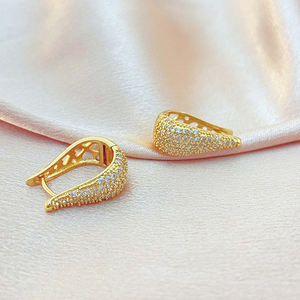 ต่างหูแฟชั่นวินเทจขายส่งจำนวนมาก ชุบทอง 18K ประดับเพชรคิวบิกเซอร์โคเนีย แบบห่วง สำหรับผู้หญิง - Product Image 4