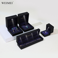 Caja de anillo LED de lujo con estampado de oro personalizado WEIMEI, paquete de manga ligera con papel especial de gamuza roja para diseño de cajón de joyería