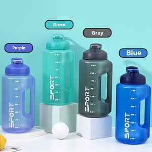 Botella de Agua de Plástico Resistente y a Prueba de Fugas con Tapa y Pajita para Deportistas y Entrenamiento - Product Image 3